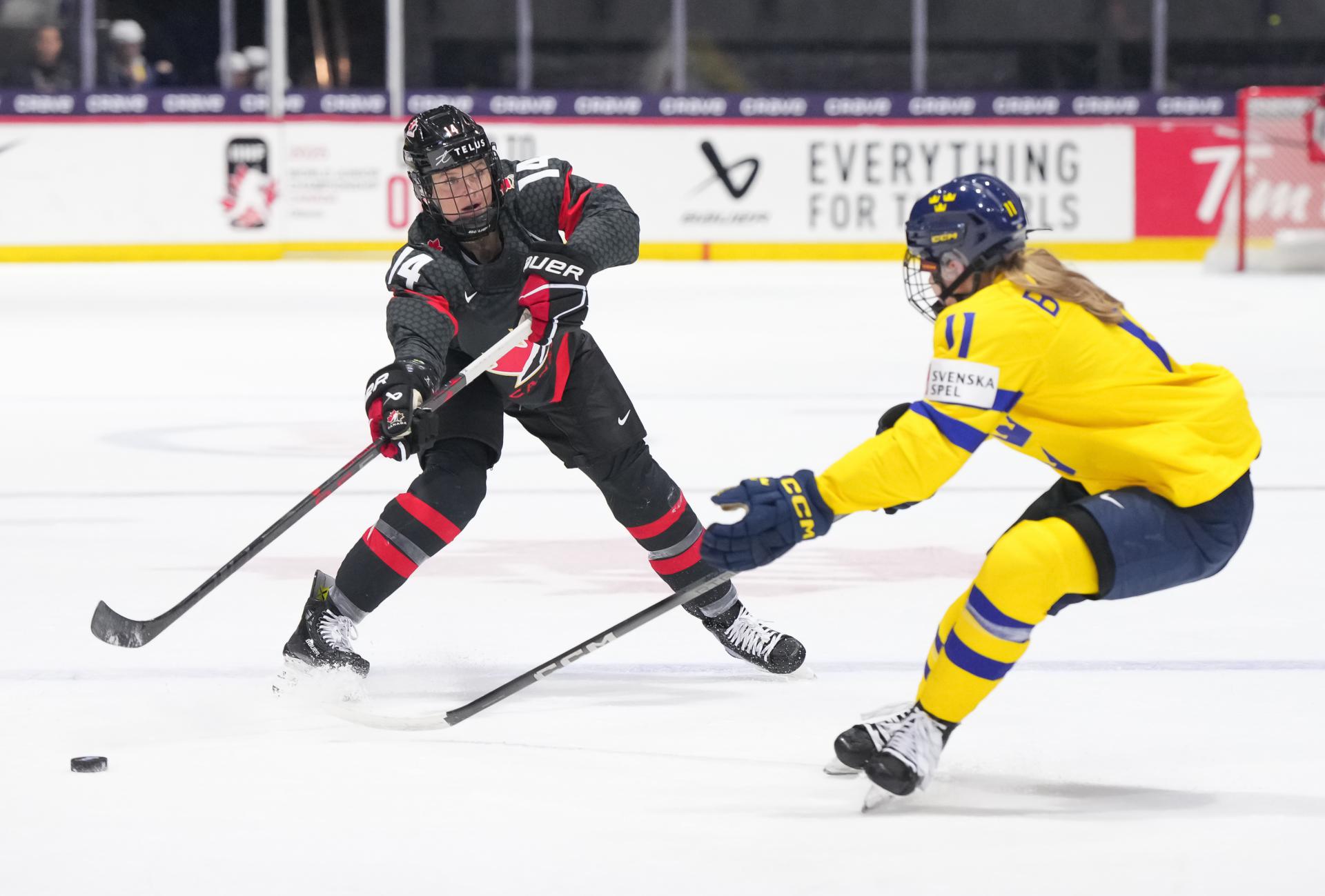 Hockey Canada Player, Renata Fast